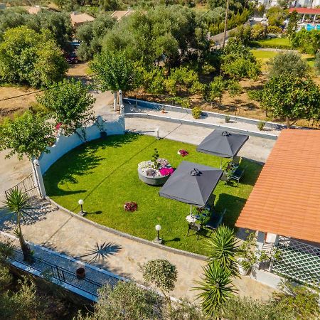 Afroditi Holiday Home - Yellow Apartment Svoronata Exterior foto