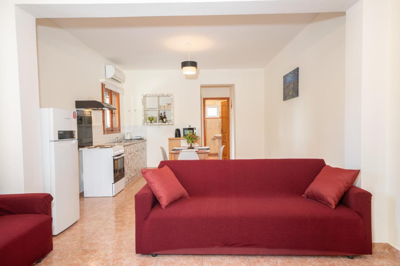 Afroditi Holiday Home - Yellow Apartment Svoronata Exterior foto